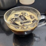 Có nên dùng cà phê hạt rang Robusta để pha cà phê máy mang đi?